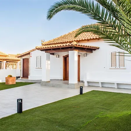 Villa Luxury 'la Bonita' With Private Heated Pool, Bbq & Free Wifi- Suiteable For Familiesfriends *