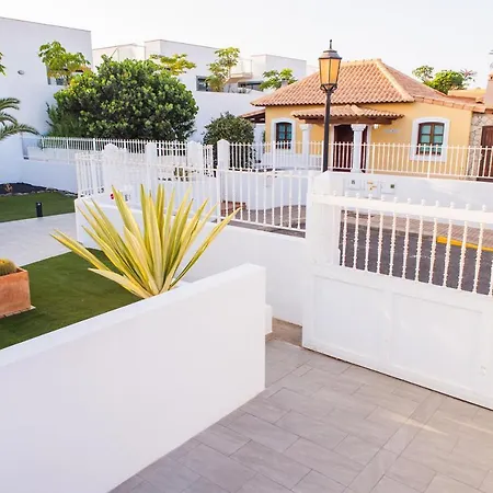 Villa Luxury 'la Bonita' With Private Heated Pool, Bbq & Free Wifi- Suiteable For Familiesfriends